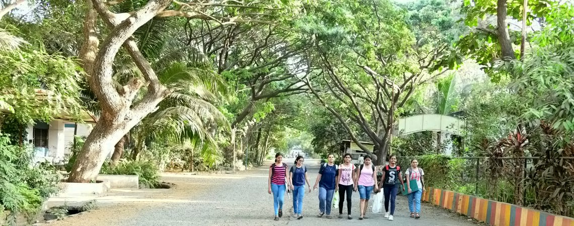 Students at SNDTWU