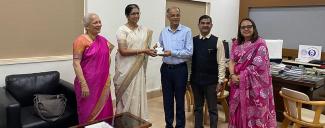Shrikant Deshpande chief election officer Maharashtra Visit at SNDTWU